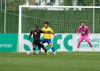 Bucs Get the Better of Las Palmas